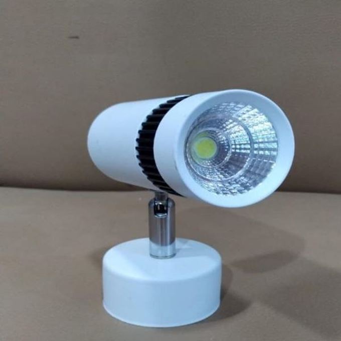 Picture of Trac 7 watt outside